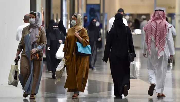 মাস্ক পরা ও সামাজিক দূরত্বের বাধ্যবাধকতা তুলে নিল সৌদি