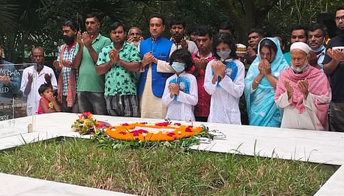হুমায়ূনকে নিয়ে যা ইচ্ছা তাই করবেন না: শাওন