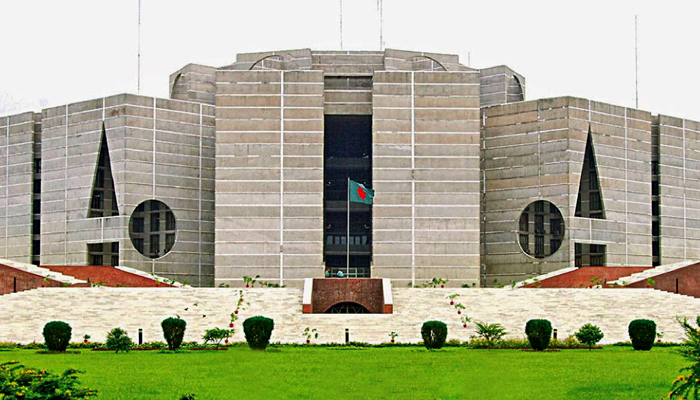 জলাবদ্ধতা নিরসনে চট্টগ্রামের খালগুলোর আবর্জনা দ্রুত পরিষ্কারের সুপারিশ