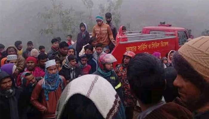 ট্রেনে কাটা পড়ে উত্তরা ইপিজেডের ৩ শ্রমিক নিহত