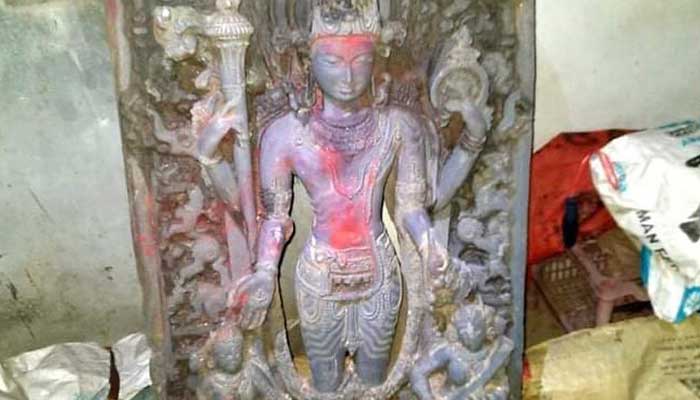 পুলিশ সদস্যের বাড়ি থেকে কষ্টিমূর্তি উদ্ধার, গ্রেপ্তার ২