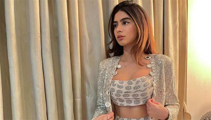 বলিউডে যাত্রা জাহ্নবীর ছোট বোন খুশি কাপুরের