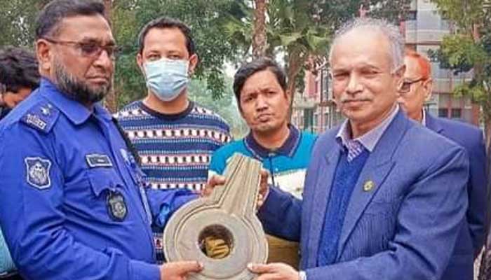 মেহেরপুর সরকারি কলেজ থেকে কোটি টাকার কষ্টিপাথর উদ্ধার