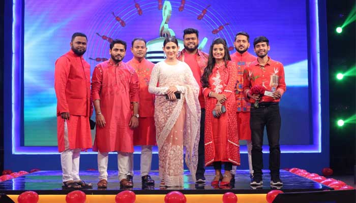 গানের প্রতিযোগিতায় বিচারকের আসনে মেহজাবিন