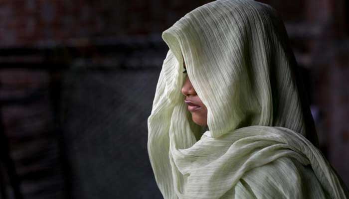 হাতিরঝিল থানার ওসিসহ ১৩ জনের বিরুদ্ধে ধর্ষণ মামলা