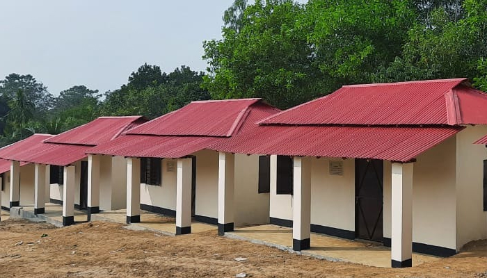 ‍প্রধানমন্ত্রীর উপহারের ঘর নির্মাণে অনিয়ম, পরিদর্শনে ত্রাণ প্রতিমন্ত্রী