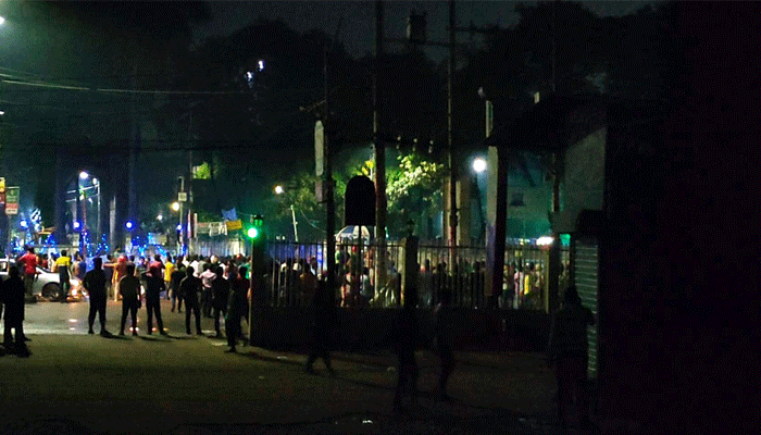 তিন ঘণ্টা পর ঢাকা কলেজের সামনে যান চলাচল শুরু
