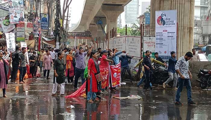 পল্টনে পিকেটারদের ওপর পুলিশের লাঠিচার্জ, আহত অর্ধশতাধিক