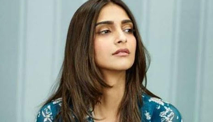পুরুষের লোলুপ দৃষ্টি নিয়ে ক্ষুব্ধ সোনম কাপুর