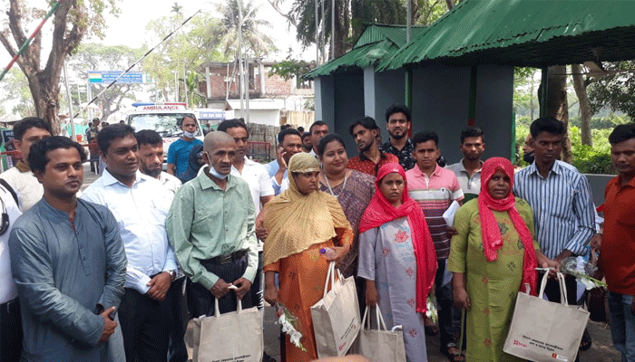 আখাউড়া স্থলবন্দর দিয়ে স্বজনদের কাছে ফিরলেন ৫ বাংলােদেশি