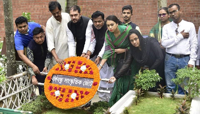 কবরীর প্রথম মৃত্যুবার্ষিকীতে বঙ্গবন্ধু সাংস্কৃতিক জোটের শ্রদ্ধা নিবেদন