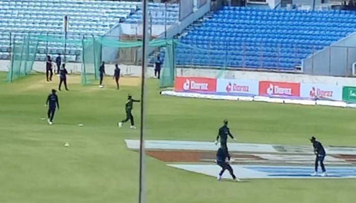 চট্টগ্রামে প্রচন্ড রোদে ঘাম ঝরাল টাইগাররা