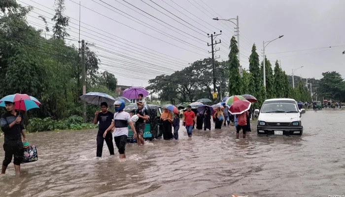 বিল চেয়ে বানভাসিদের কাছে পল্লী বিদ্যুতের মাইকিং  