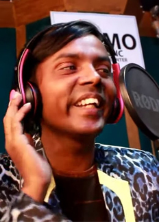 রবীন্দ্র সঙ্গীত গেয়ে ক্ষোভের মুখে হিরো আলম, বললেন শখে গেয়েছি!