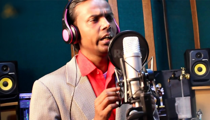 রবীন্দ্র সঙ্গীত গেয়ে ক্ষোভের মুখে হিরো আলম, বললেন শখে গেয়েছি!