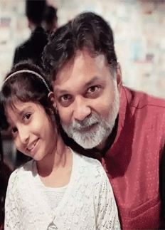 সৃজিতকে প্রিয় গোয়েন্দা চরিত্র এঁকে উপহার ‘মেয়ে’ আয়রার