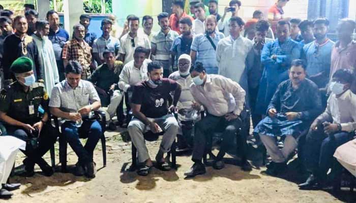 ‘আমার সঙ্গে লড়াই করুন, মানুষকে শান্তিতে থাকতে দিন’