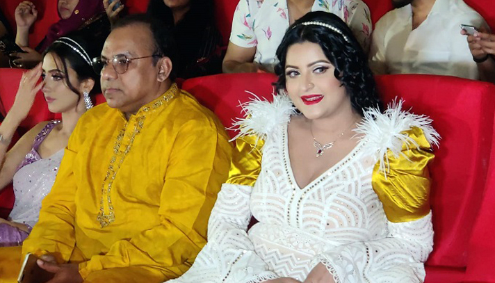 স্বামীর সিনেমা দেখতে হলে অন্তঃসত্ত্বা পরী মনি
