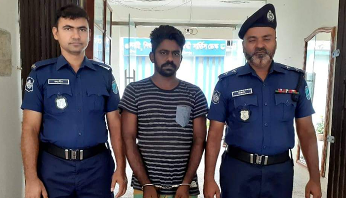 ছেলের পাত্রী দেখানোর ছলে মাকে গণধর্ষণ, ধর্ষক আটক