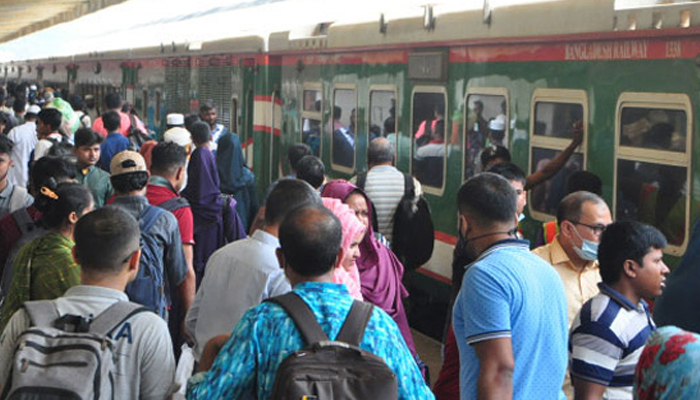 ঈদযাত্রার প্রথম দিনেই সিডিউল বিপর্যয়