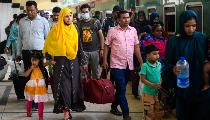 ঈদযাত্রার প্রথম দিনেই সিডিউল বিপর্যয়