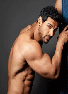 নায়ক নয়, খলনায়ক হয়ে চমক দিলেন জন আব্রাহম