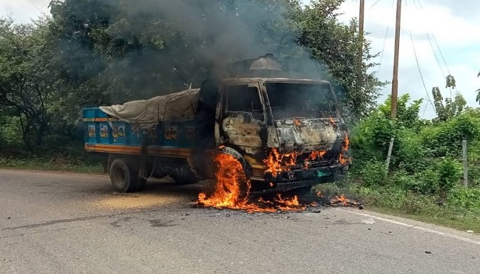 খাগড়াছড়িতে ট্রাক পুড়িয়ে দিয়েছে দুর্বৃত্তরা