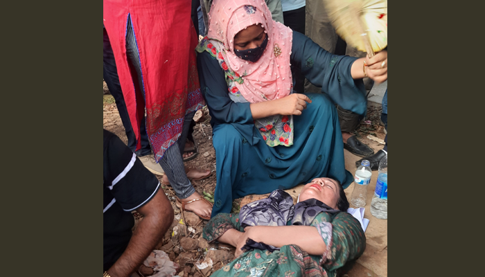 শাহবাগে পুলিশের সঙ্গে চাকরিপ্রত্যাশীদের সংঘর্ষ (ভিডিও)