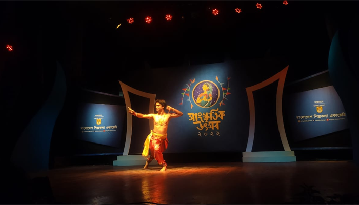 বর্ণিল সাংস্কৃতিক উৎসবের পর্দা উঠল শিল্পকলায়