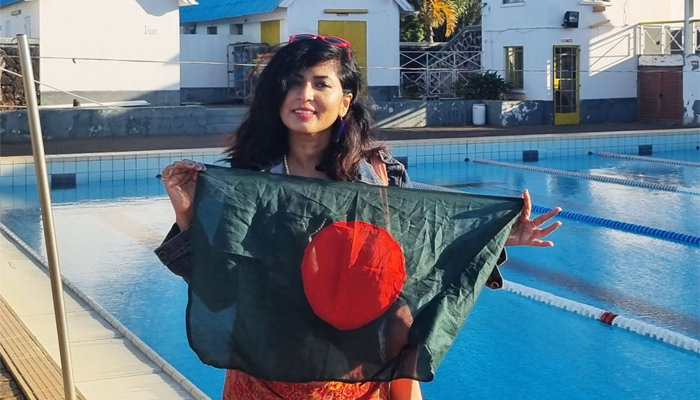 আসমা আজমেরী এখন মরিশাস ভ্রমণে