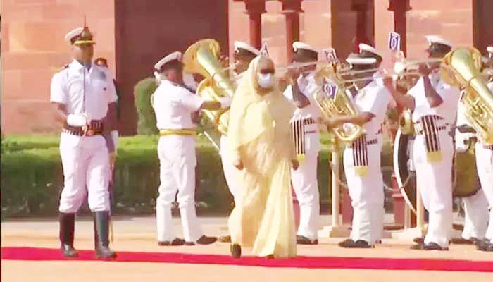 ভারতের রাষ্ট্রপতি ভবনে শেখ হাসিনাকে গার্ড অব অনার