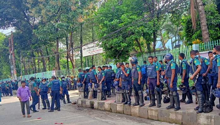 বিএনপির সমাবেশে পুলিশের বাধা, টিয়ারশেল নিক্ষেপ