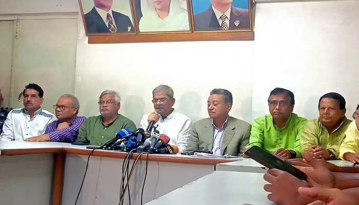 নতজানু পররাষ্ট্র নীতিতে দেশ গভীর সংকটে