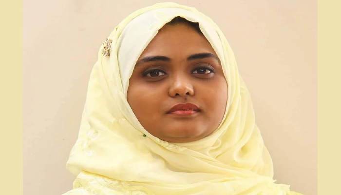 টেবিলে আছড়ে ট্রফি ভাঙলেন ইউএনও