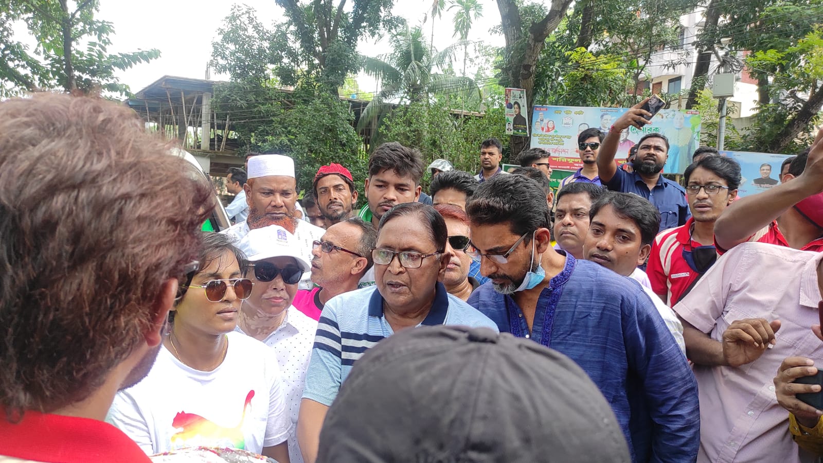 সাতক্ষীরায় সাফ চ্যাম্পিয়ন অধিনায়ককে বর্ণিল অভ্যর্থনা