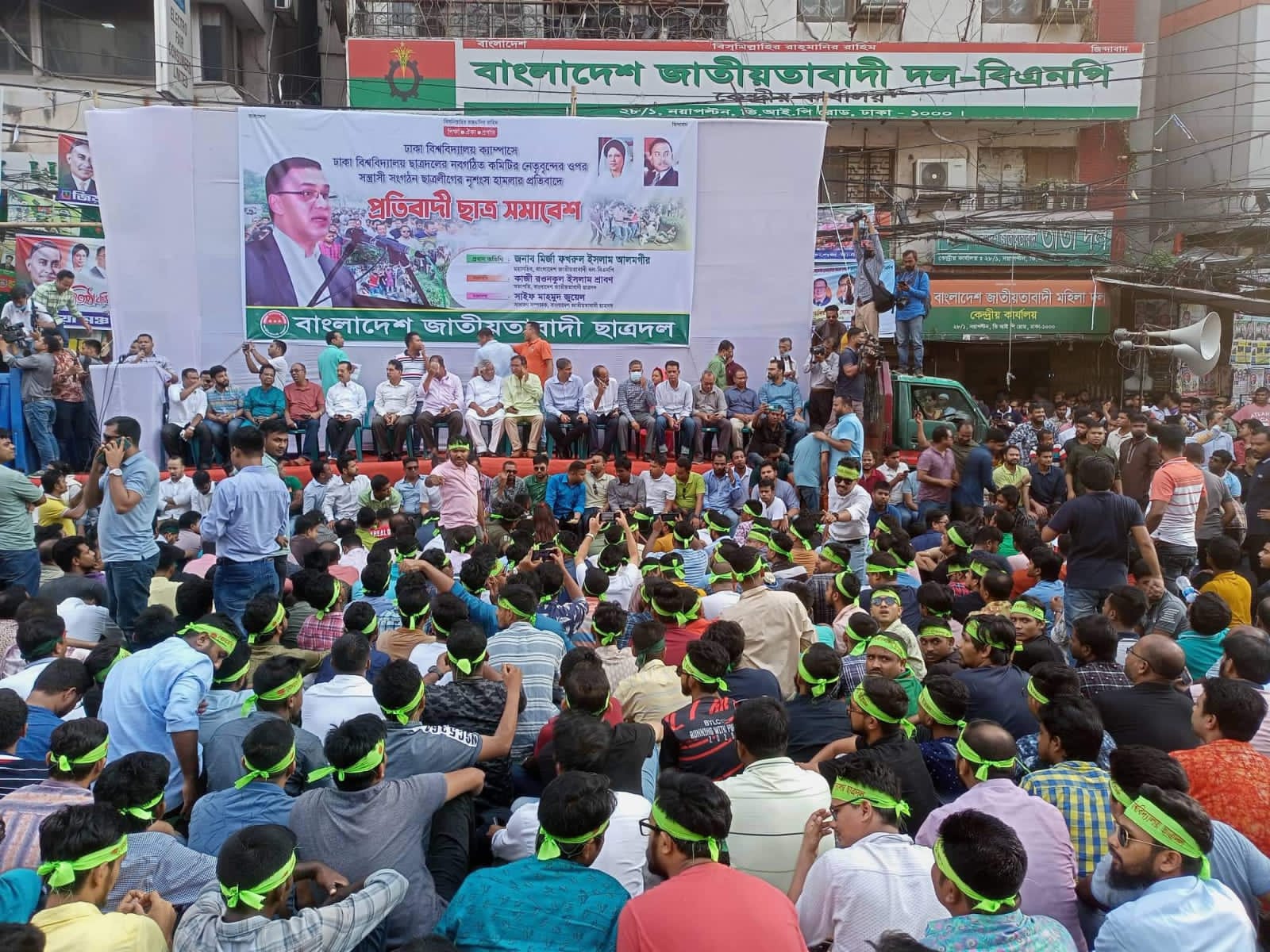 নয়াপল্টনে ছাত্রদলের প্রতিবাদ সমাবেশ চলছে