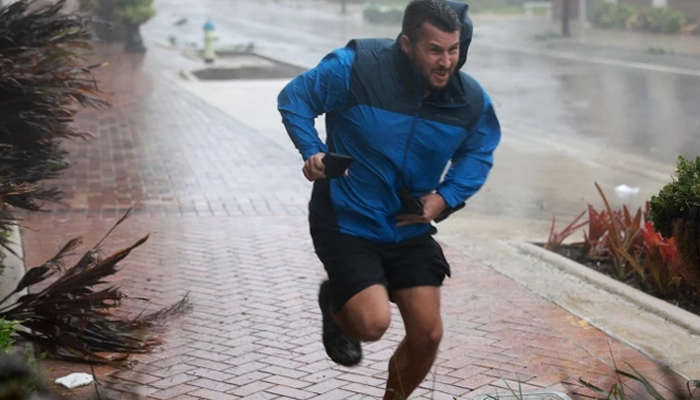 ফ্লোরিডায় ঘূর্ণিঝড় ইয়ানে বিদ্যুৎবিচ্ছিন্ন ১০ লাখ মানুষ