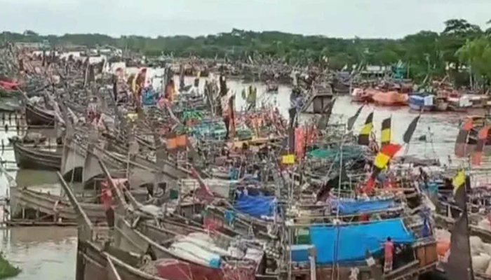 পটুয়াখালীতে ৫ হাজার ট্রলার নিরাপদ আশ্রয়ে