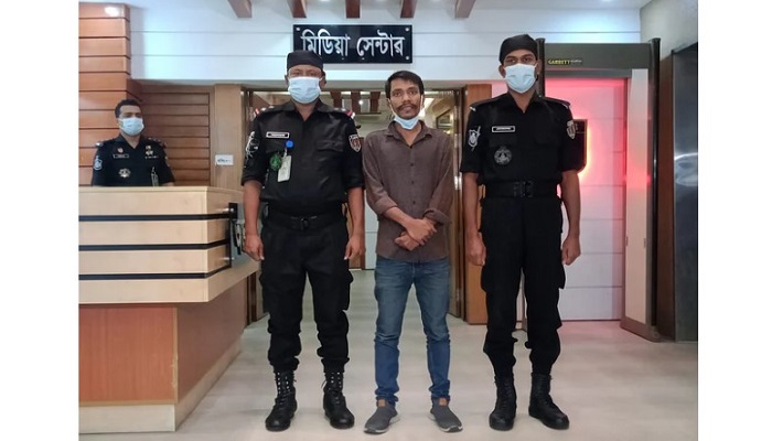 ৮ বছর আত্মগোপনে থেকেও ধরা খুনের আসামি