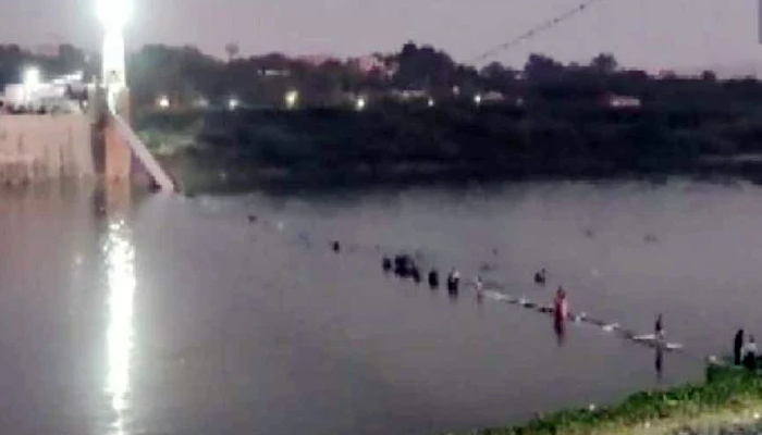 গুজরাটে ঝুলন্ত সেতু ভেঙে নিহত ৭০