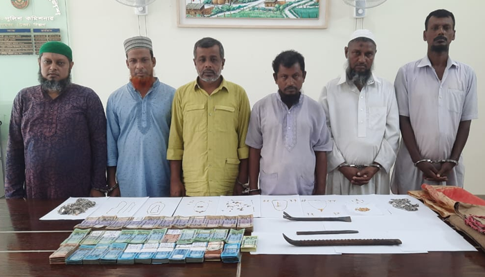 অবশেষে ‘মুরব্বি চোর সিন্ডিকেট’ ধরা