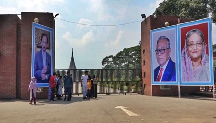 জাতীয় স্মৃতিসৌধে ব্রুনাইয়ের সুলতানের শ্রদ্ধা