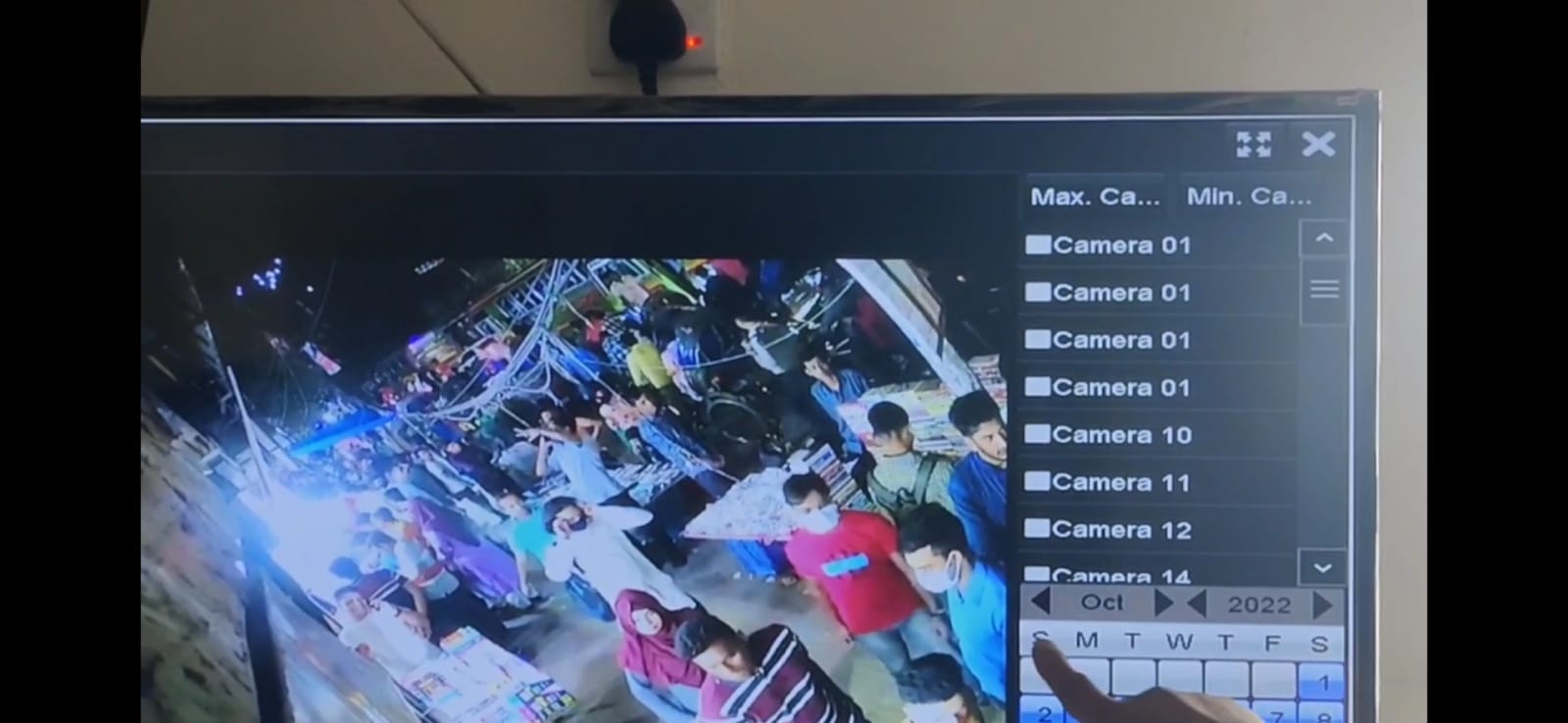 দোকানে অবৈধভাবে তালা মারতে গিয়ে ঢাবি ছাত্রলীগকে ধাওয়া