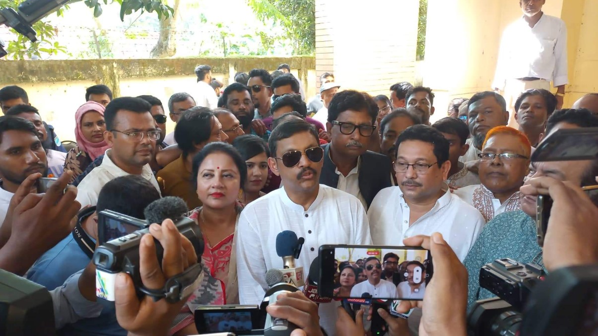 মনোনয়নপত্র জমা দিলেন সাজেদা পুত্র লাবু