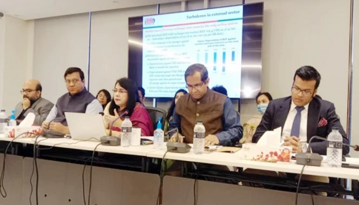 ডলার ঘাটতিসহ ৭ সংকটে বাংলাদেশ