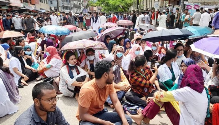 রামেকে ইন্টার্ন চিকিৎসকদের ধর্মঘট প্রত্যাহার