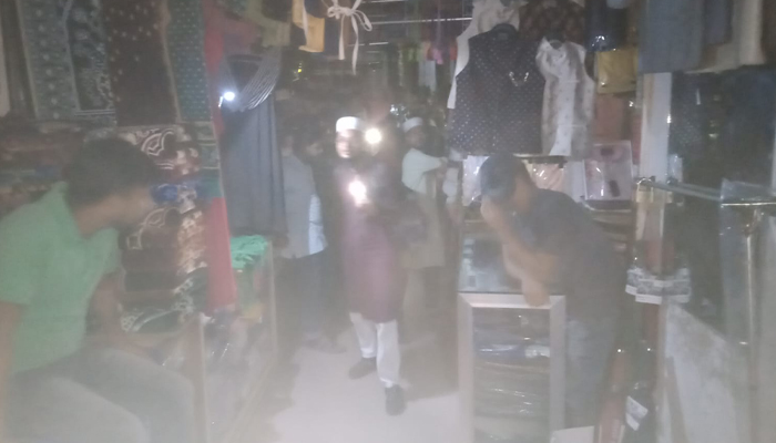 বিদ্যুৎ বিভ্রাটে বায়তুল মোকাররম মার্কেট