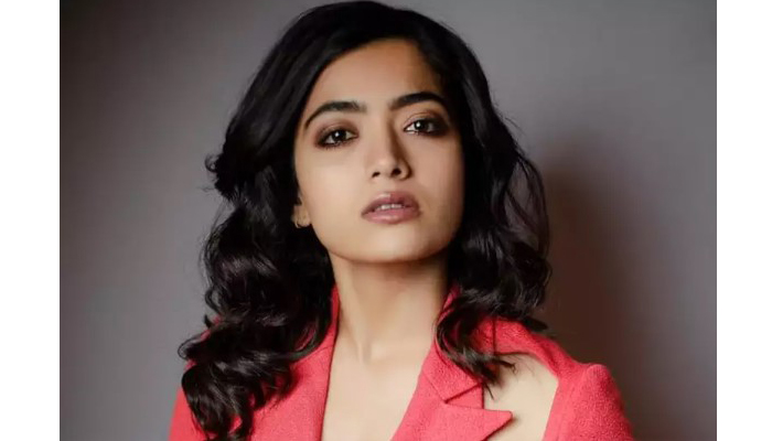 যে কারণে কাঁদতে কাঁদতে ঘুমাতেন রাশমিকা
