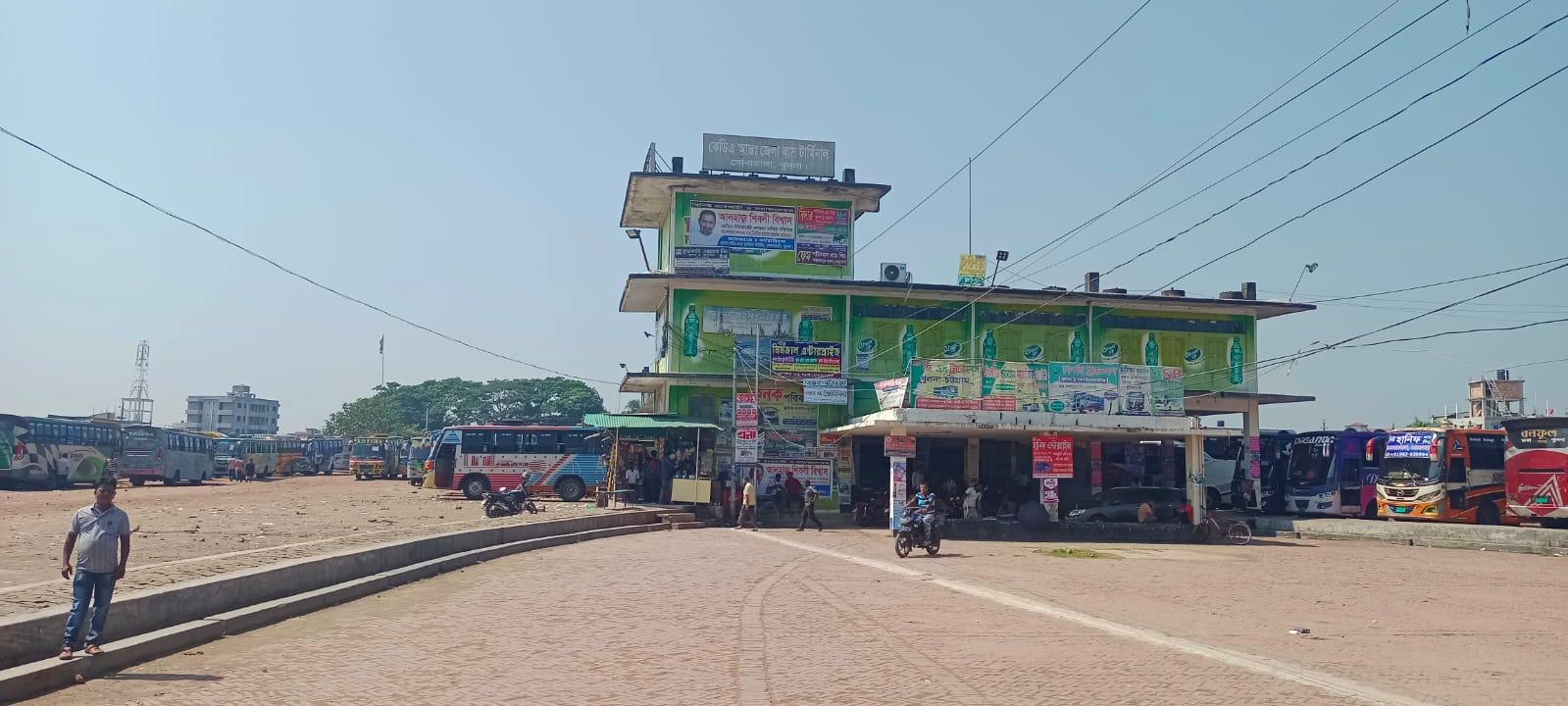 খুলনায় চরম ভোগান্তিতে সাধারণ মানুষ