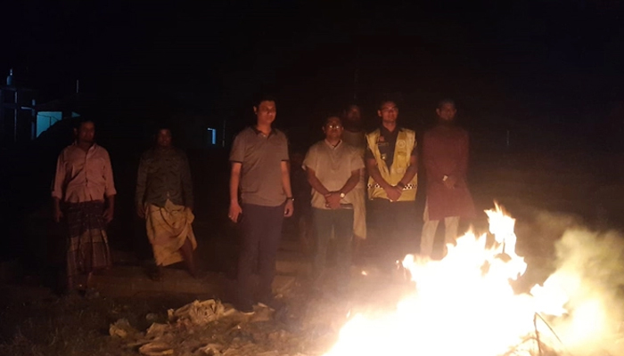 ১৭ জেলে আটক, চার লাখ মিটার কারেন্ট জাল জব্দ